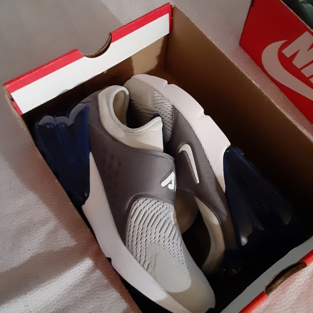 Nike Air Max 270 Extreme Big Kids size 7